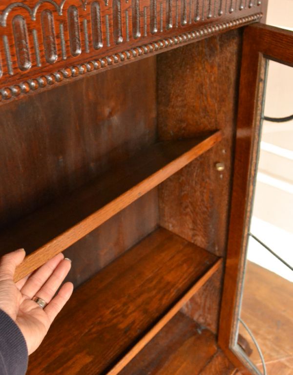 アンティークのキャビネット　アンティーク家具　イギリスのアンティーク家具、ガラス扉のブックケース（本棚）。棚板は可動します。(q-428-f)