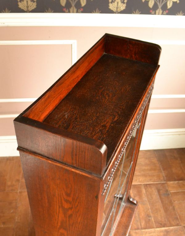 アンティークのキャビネット　アンティーク家具　イギリスのアンティーク家具、ガラス扉のブックケース（本棚）。天板もピカピカにお直ししました。(q-428-f)