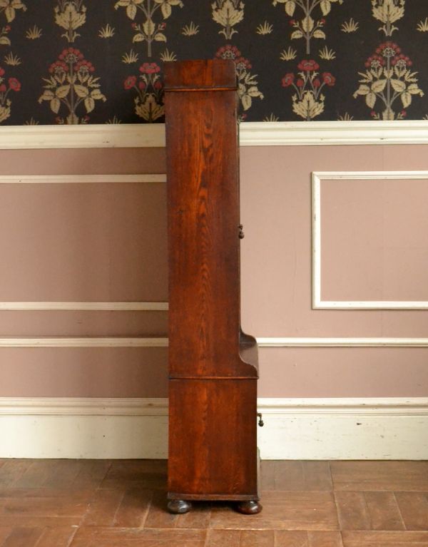 アンティークのキャビネット　アンティーク家具　イギリスのアンティーク家具、ガラス扉のブックケース（本棚）。横から見てもピカピカです。(q-428-f)