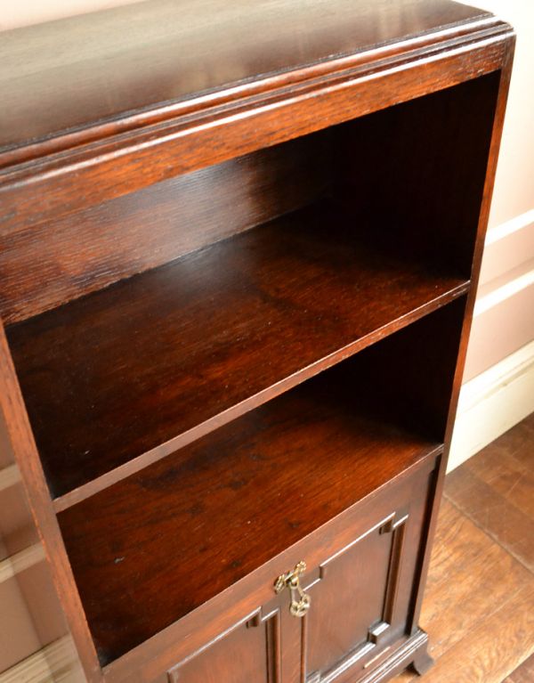 アンティーク家具　アンティークの収納家具、本棚におススメのブックシェルフ。内側も茶色なので落ち着きがあってかっこいいです。(q-429-f)