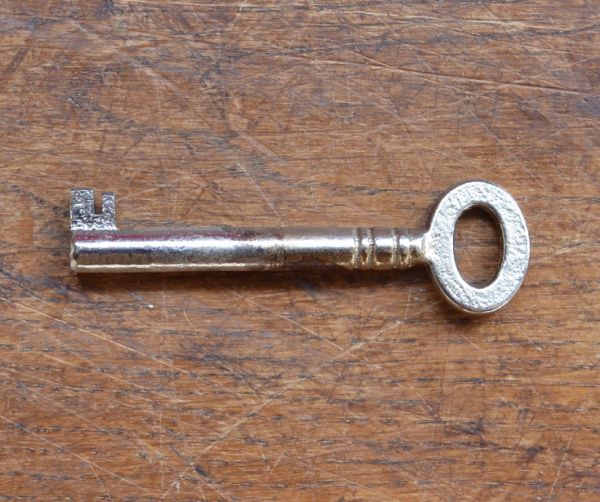 サイドバイサイド アンティーク家具 ウォルナット材のアンティーク英国家具、美しいライティングビューロー。鍵は使えるようにお直ししてあります。(q-430-f)