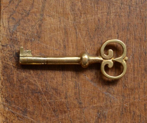 アンティーク家具　アンティークの英国家具、華やかなライティングビューロー。アンティークの鍵です。(q-433-f)