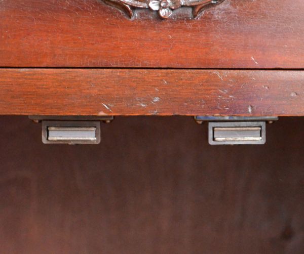 アンティーク家具　アンティークの英国家具、華やかなライティングビューロー。下扉にはマグネットが付いています。(q-433-f)