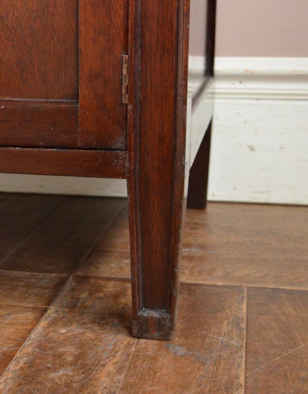 アンティーク家具　アンティークの英国家具、華やかなライティングビューロー。ビューローをしっかり支える脚です。(q-433-f)