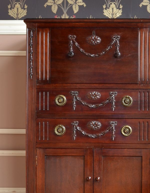 アンティーク家具　アンティークの英国家具、華やかなライティングビューロー。外国製のビューローは装飾があちこちにあるので、絵になるアイテム。(q-433-f)