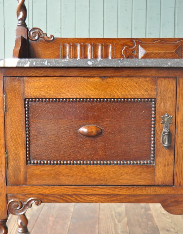 ウォッシュスタンド アンティーク家具 アンティークの英国家具、大理石天板のウォッシュスタンド。隅々にまで彫りが施されています。(q-435-f)