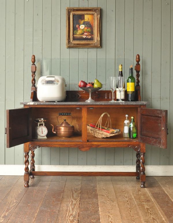 ウォッシュスタンド アンティーク家具 アンティークの英国家具、大理石天板のウォッシュスタンド。扉の中は、仕切りがなく、つながっています。(q-435-f)