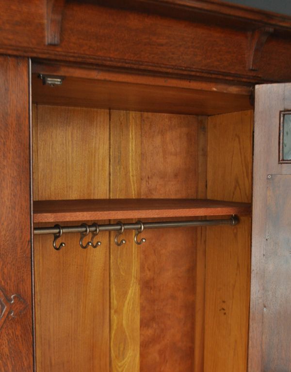 アンティークのキャビネット　アンティーク家具　丸い鏡付きのアンティーク英国家具、オーク材のホールローブ。中もキレイにお直ししてありますので、何でも入れていただけます。(q-438-f)