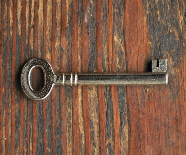 アンティークのキャビネット　アンティーク家具　丸い鏡付きのアンティーク英国家具、オーク材のホールローブ。アンティークの鍵付きです。(q-438-f)