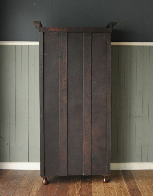 アンティークのキャビネット　アンティーク家具　丸い鏡付きのアンティーク英国家具、オーク材のホールローブ。キチンとメンテナンスしてあるので、裏側もキレイです。(q-438-f)