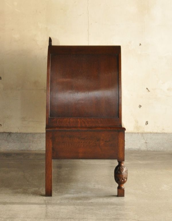 アンティーク家具 シックなチョコ色のアンティーク家具、英国デザインのサイドボード。サイドも美しいです。(q-439-f)