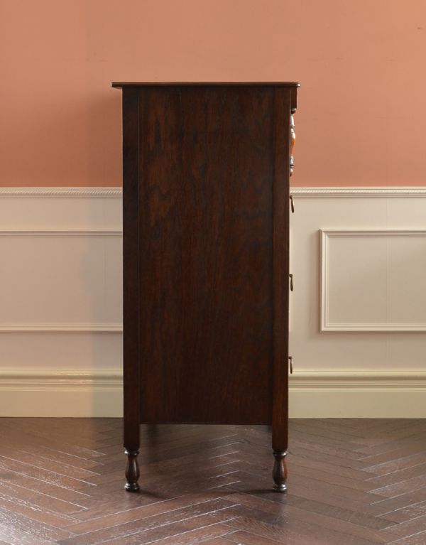 アンティーク家具　おしゃれなアンティーク英国家具、５杯引き出しのチェスト。サイドもしっかり作られています。(q-440-f)