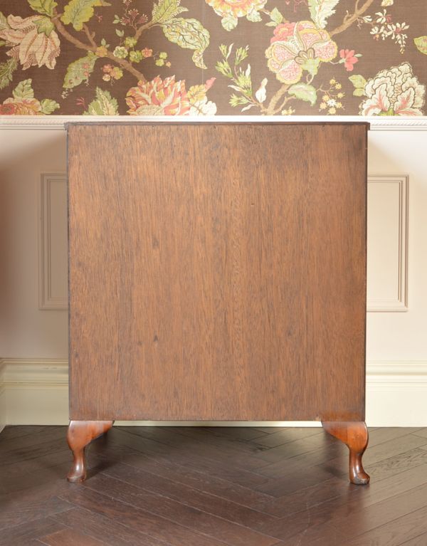 アンティークのチェスト　アンティーク家具　上品なアンティークの英国家具、マホガニー材の４段チェスト。専門の職人によってお直ししていますが、アンティークは新品ではありません。(q-442-f)