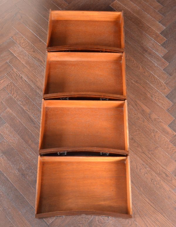 アンティークのチェスト　アンティーク家具　上品なアンティークの英国家具、マホガニー材の４段チェスト。引き出しは全部で４杯。(q-442-f)