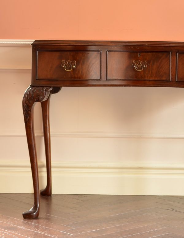 アンティーク家具　マホガニー材のアンティーク家具、上品なライティングテーブル（デスク）。上品で落ち着きのあるデスク。(q-447-f)