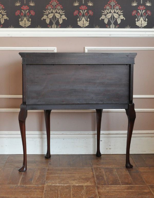 アンティークのキャビネット　アンティーク家具　マホガニー材のアンティーク家具、スラッと脚長のカップボード。裏もキレイにメンテナンスしてあります。(q-448-f)