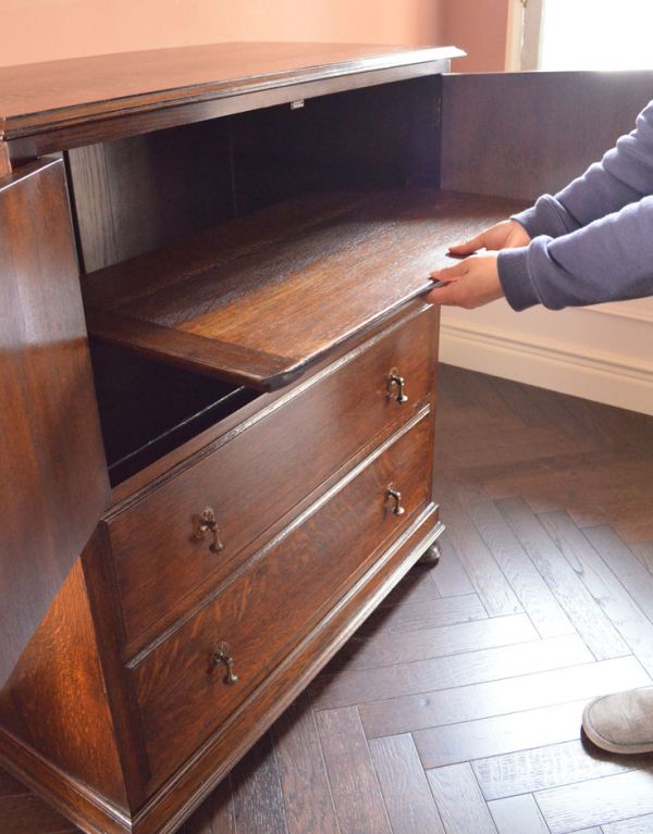 アンティークのキャビネット アンティーク家具 落ち着いた雰囲気のアンティーク家具、英国のカップボード(食器棚)。棚板は可動します。(q-449-f)