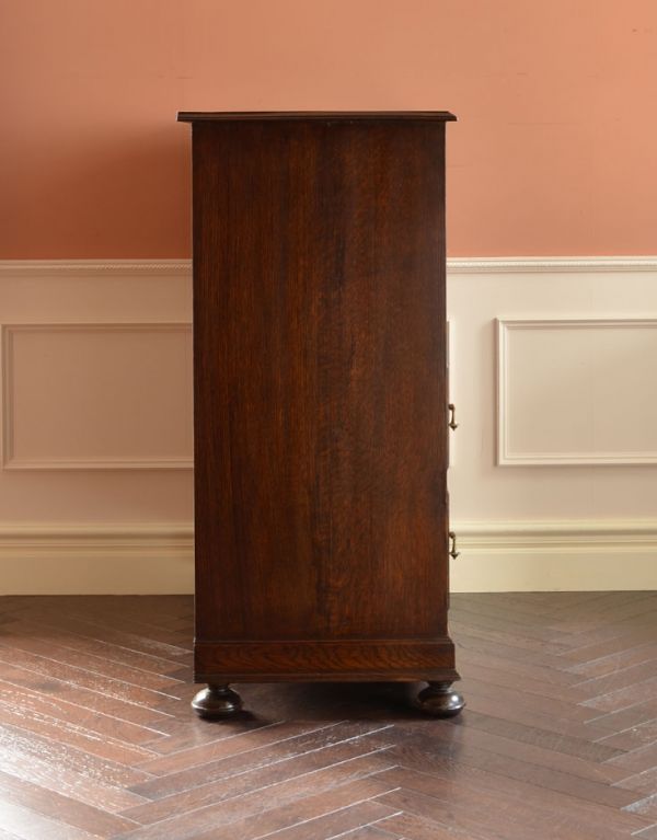 アンティークのキャビネット アンティーク家具 落ち着いた雰囲気のアンティーク家具、英国のカップボード(食器棚)。サイドから見てもキレイです。(q-449-f)