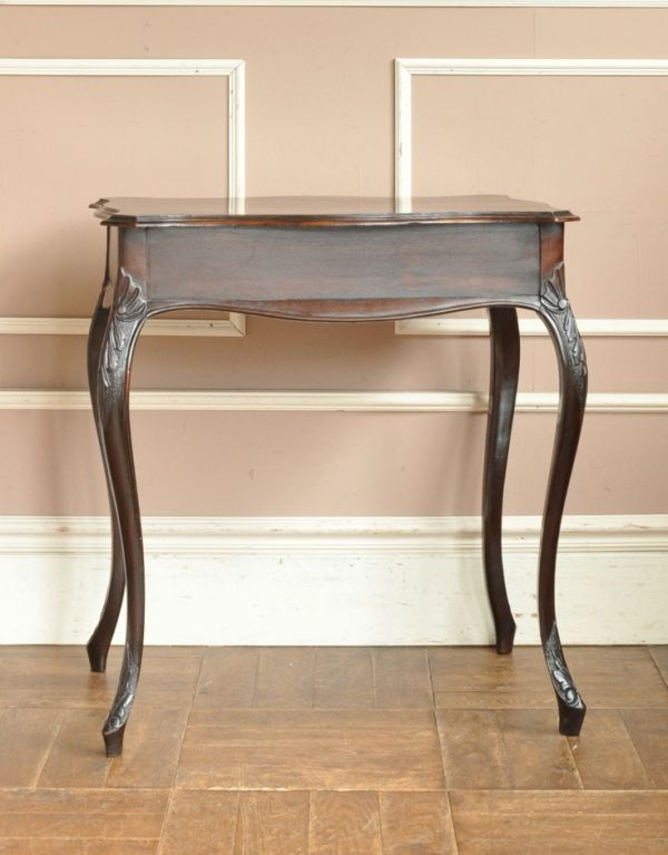 アンティーク家具　高級感あるマホガニー材のアンティーク家具、英国のホールテーブル。専門の職人によってお直ししていますが、アンティークは新品ではありません。(q-451-f)