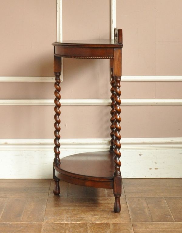 ロイドテーブル　アンティーク家具　オーク材を使ったアンティーク英国家具、半月型のコンソールテーブル。どこでも使える便利なオケージョナルテーブル。(q-455-f)