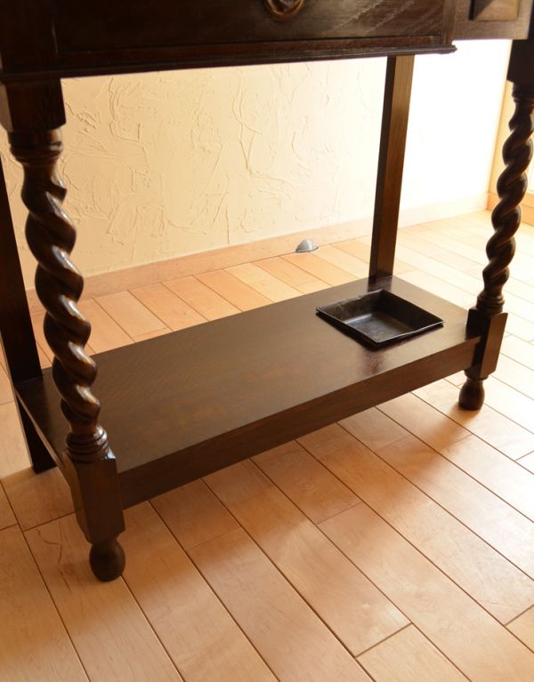 ロイドルームボックス　アンティーク家具　英国らしいデザインのアンティーク家具、木製のステッキスタンド（傘立て）。天板下にはオープンスペースがあります。(q-456-f)