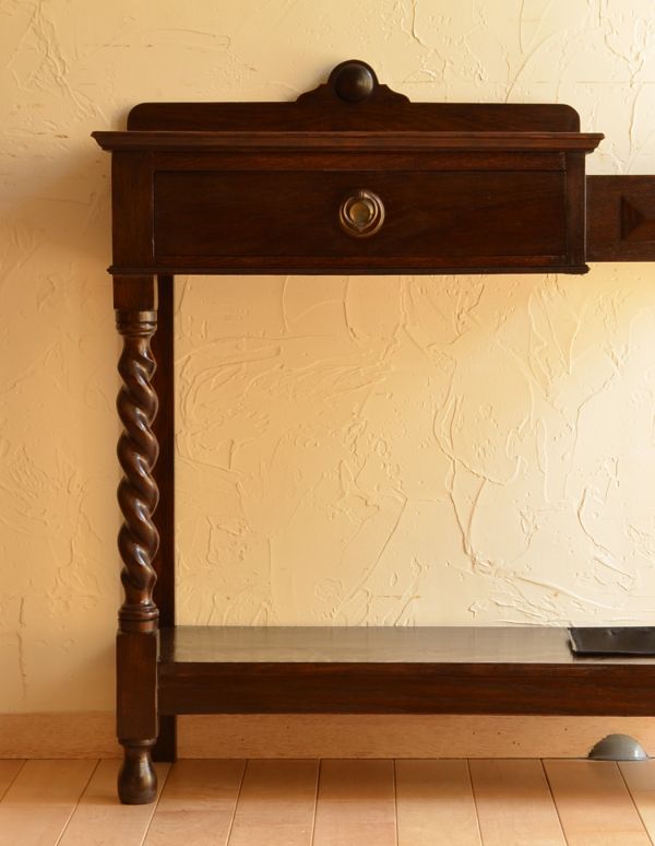 ロイドルームボックス　アンティーク家具　英国らしいデザインのアンティーク家具、木製のステッキスタンド（傘立て）。お家に来たお客様が必ず初めて訪れる場所が玄関。(q-456-f)