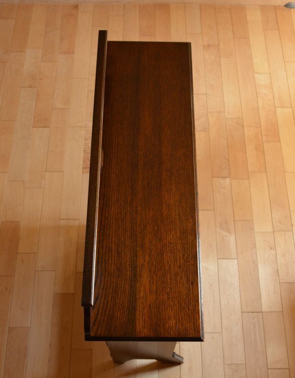 アンティーク家具 おしゃれなアンティーク英国家具、小ぶりなスチューデントビューロー。天板もキレイに仕上げました。(q-457-f)