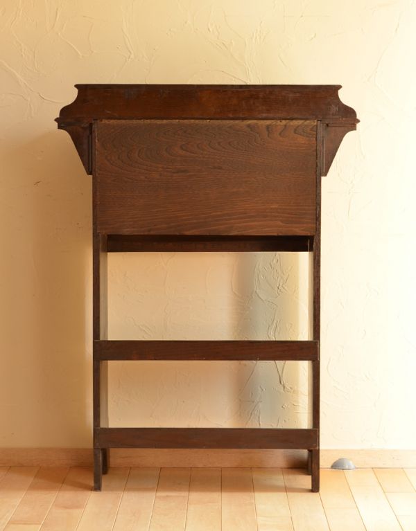 アンティーク家具 おしゃれなアンティーク英国家具、小ぶりなスチューデントビューロー。キチンとメンテナンスしてあるので、裏側もキレイです。(q-457-f)