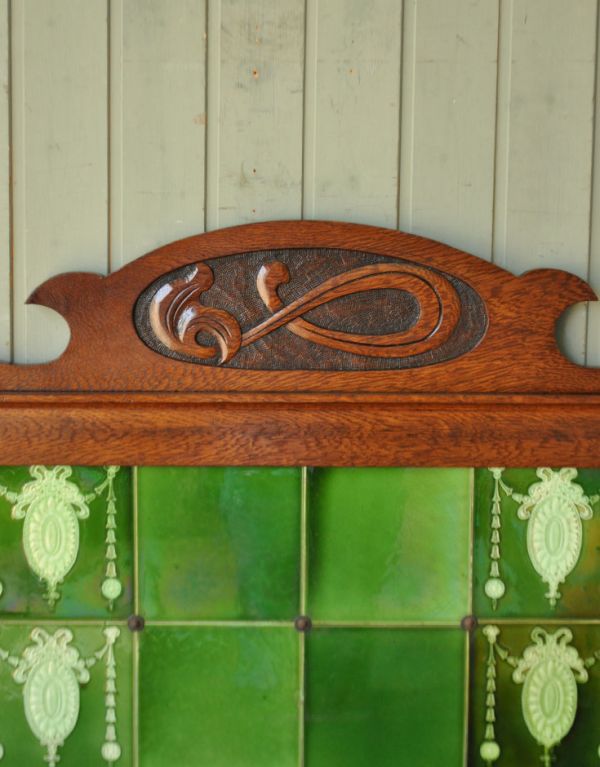 アンティーク家具 アンティークの英国家具、美しいグリーンのタイル付きウォッシュハンドスタンド。トップの目立つところに美しい装飾が施されています。(q-461-f)