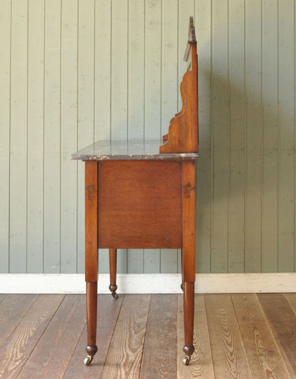 アンティーク家具 アンティークの英国家具、美しいグリーンのタイル付きウォッシュハンドスタンド。奥行きはそれほどないので、お部屋に圧迫感もなく使いやすいです。(q-461-f)