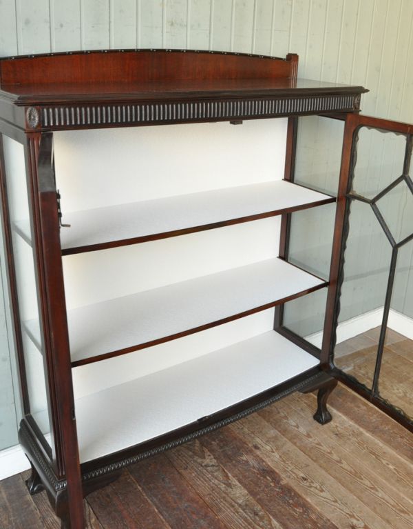 アンティークのキャビネット　アンティーク家具　上品な扉が付いたアンティーク家具、英国のガラスキャビネット。棚板は固定されています。(q-462-f)