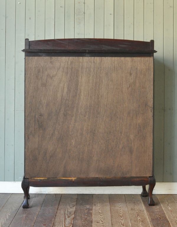 アンティークのキャビネット　アンティーク家具　上品な扉が付いたアンティーク家具、英国のガラスキャビネット。キチンとメンテナンスをしているので、裏もキレイな状態です。(q-462-f)