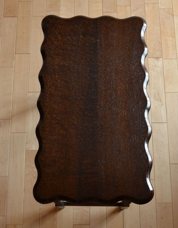 アンティーク家具　ツイスト脚が美しいアンティーク家具、コンパクトなライティングデスク。広い天板もキレイに仕上げました。(q-464-f)