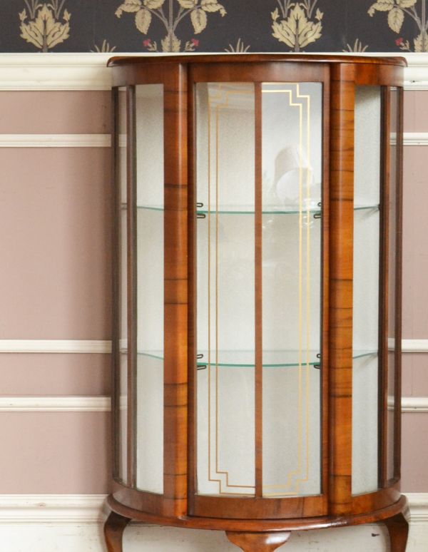 アンティークのキャビネット　アンティーク家具　引き戸タイプのアンティーク英国家具、ガラスキャビネット（ショーケース）。アンティークのガラスがキレイにはめ込んであります。(q-476-f)