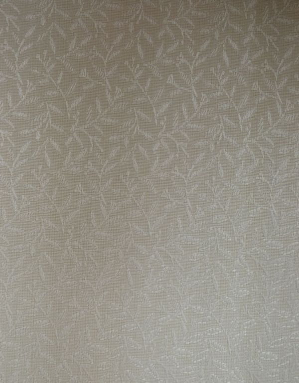 アンティークのキャビネット　アンティーク家具　引き戸タイプのアンティーク英国家具、ガラスキャビネット（ショーケース）。柄物の食器やお気に入りのアイテムが引き立つようなシンプルな生地に新しく張り替えました。(q-476-f)