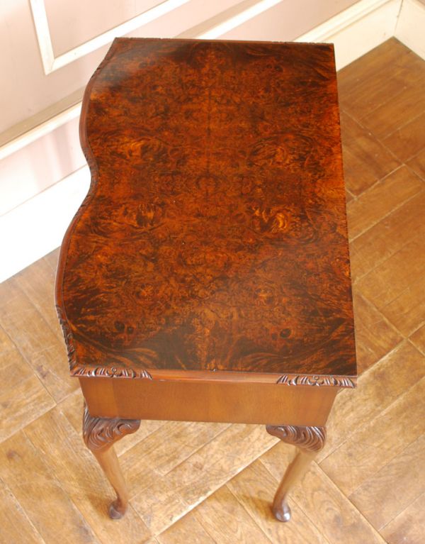 アンティーク家具　玄関で使える英国のアンティーク家具、コンパクトなホールテーブル。天板もキレイに仕上げました。(q-482-f)