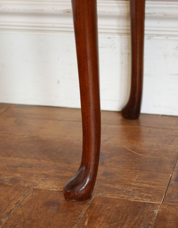 アンティーク家具　玄関で使える英国のアンティーク家具、コンパクトなホールテーブル。キチンとお直ししました。(q-482-f)