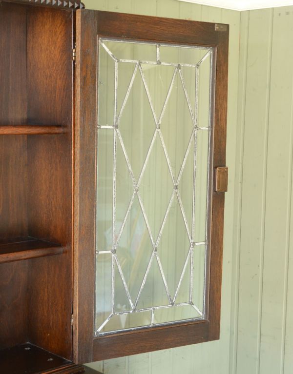 アンティークのキャビネット　アンティーク家具　食器棚になるアンティークの英国家具、アンティークのカップボード。アンティークのガラスがキレイに残っていました。(q-484-f)