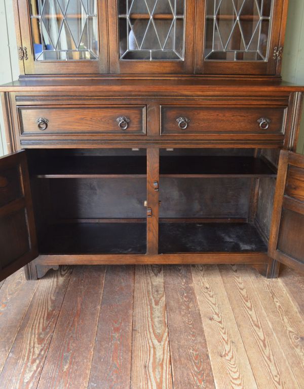 アンティークのキャビネット　アンティーク家具　食器棚になるアンティークの英国家具、アンティークのカップボード。しっかり収納力があるのが嬉しいです。(q-484-f)
