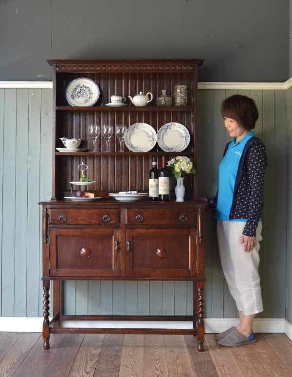 アンティークのキャビネット アンティーク家具 大人っぽいアンティークの英国家具、美しいウェルッシュドレッサー(食器棚)。アンティークらしい重厚感がかっこいい家具。(q-485-f)