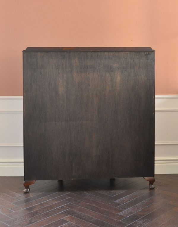 アンティークのキャビネット　アンティーク家具　英国アンティーク家具のショーケース、上品なガラスキャビネット（飾り棚）。キチンとメンテナンスしてあるので、裏側もキレイです。(q-488-f )