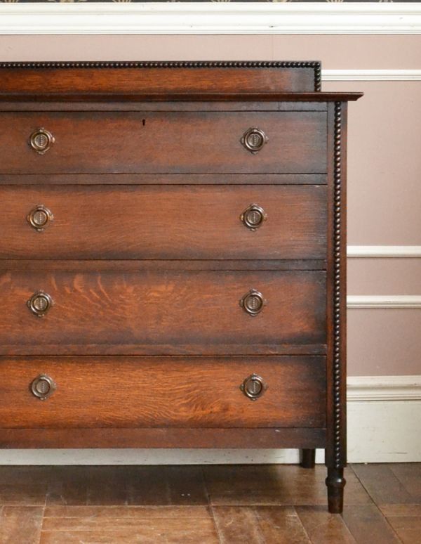 アンティークのチェスト　アンティーク家具　イギリスらしいアンティーク家具、チェストオブドロワーズ。とても美しいオークの木目です。(q-489-f)