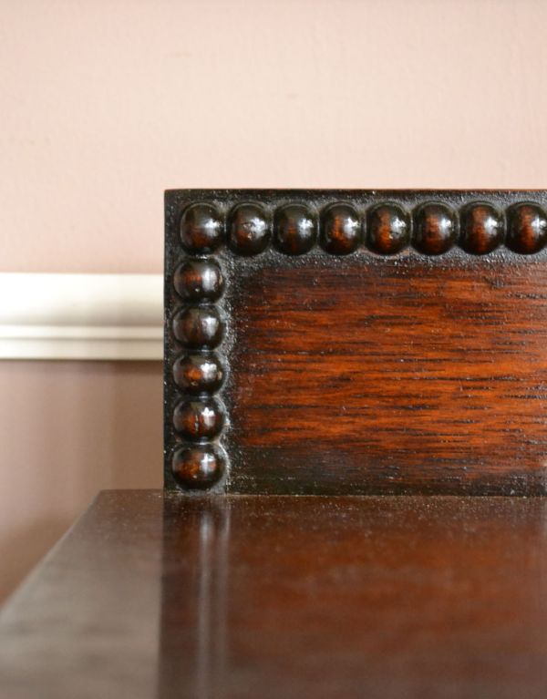 アンティークのチェスト　アンティーク家具　イギリスらしいアンティーク家具、チェストオブドロワーズ。木の鋲が大人っぽいです。(q-489-f)