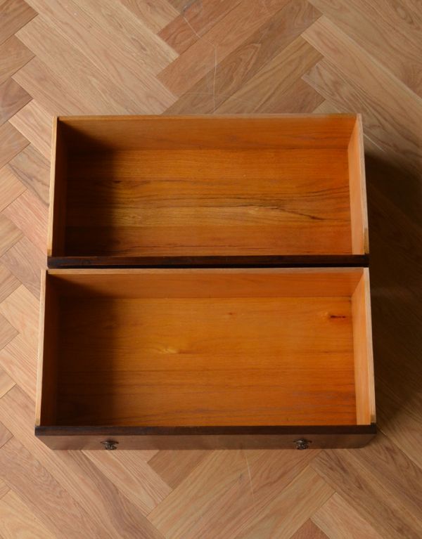 アンティークのキャビネット アンティーク家具 キレイな扉の英国アンティーク家具、オーク材のカップボードチェスト(食器棚)。引き出しは2杯付いています。(q-490-f)