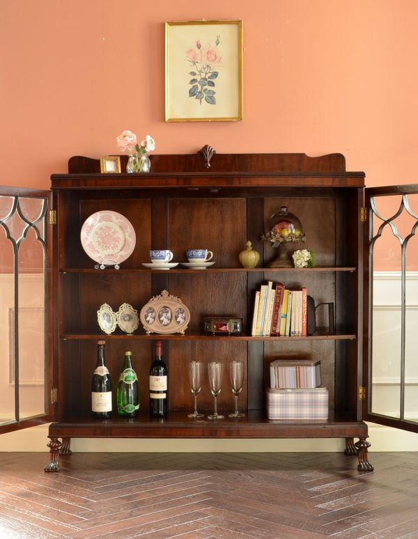 アンティークのキャビネット　アンティーク家具　大きなガラス扉の英国アンティーク家具、ガラスキャビネット（ブックケース）。３段あります。(q-497-f)