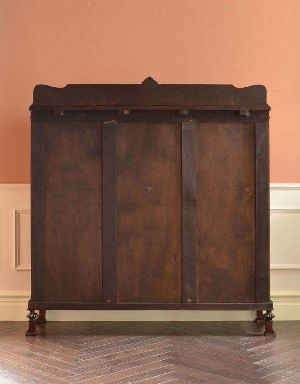 アンティークのキャビネット　アンティーク家具　大きなガラス扉の英国アンティーク家具、ガラスキャビネット（ブックケース）。キチンとメンテナンスをしているので、裏もキレイな状態です。(q-497-f)