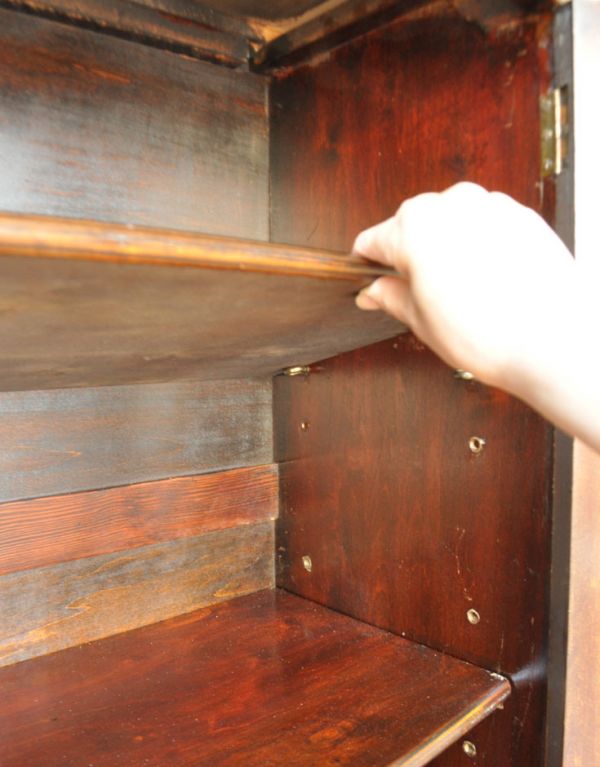 アンティークのキャビネット アンティーク家具 英国スタイルのアンティーク家具、ガラス扉のブックケース(ガラスキャビネット)。棚板は取り外すことも可能です。(q-498-f)