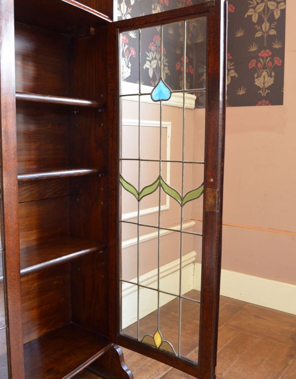 アンティークのキャビネット　アンティーク家具　美しいステンドグラスの扉、英国アンティーク家具のブックケース（本棚）。ガラスも当時のもの。(q-499-f)