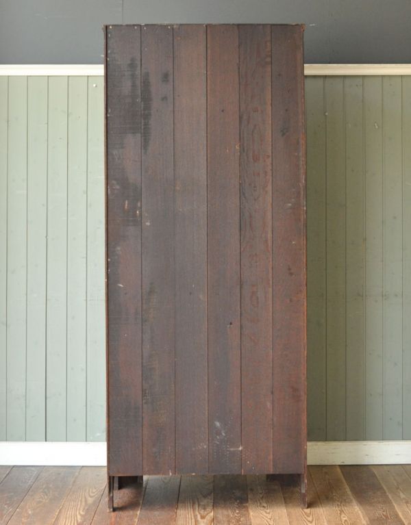 アンティークのキャビネット　アンティーク家具　英国紳士のアンティーク家具、お洋服がキレイに掛けられるワードローブ。キチンとメンテナンスしてあるので、裏側もキレイです。(q-502-f)