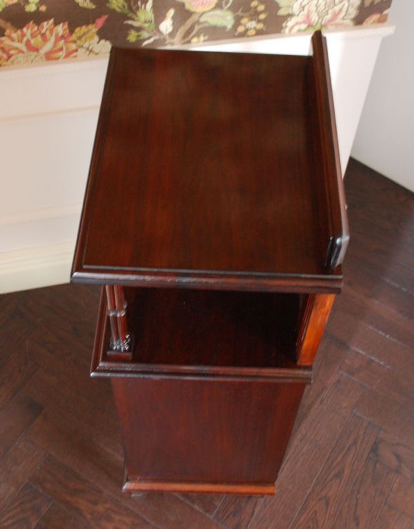 アンティークのキャビネット　アンティーク家具　象嵌が美しいアンティーク家具、便利なペディスタルカップボード。天板もキレイに仕上げました。(q-508-f)